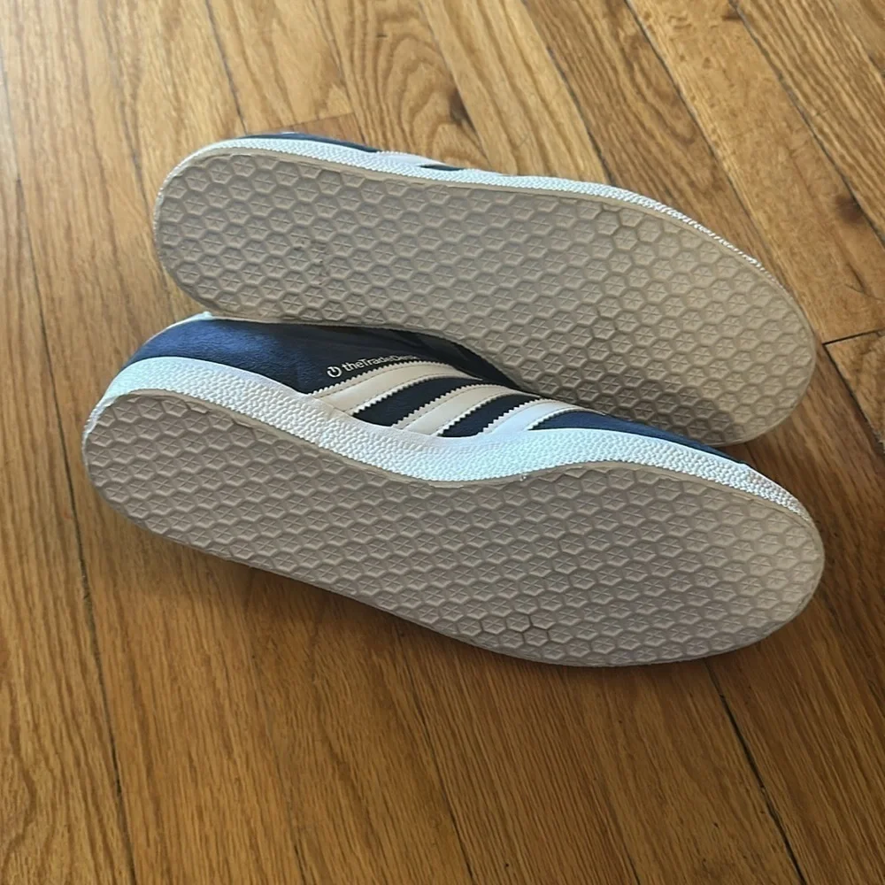 Adidas Navy and White Gazelle sneakers EU 40.5 US 9.5 new without tags